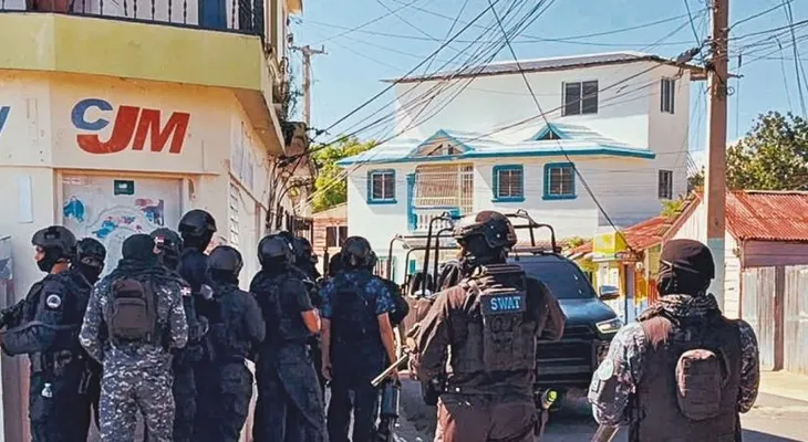 Paros de 48 horas militarizan San Francisco de Macorís y Salcedo en demanda de obras y servicios