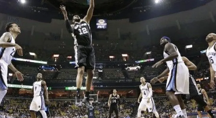 GS aplasta a Houston y Celtics igualan