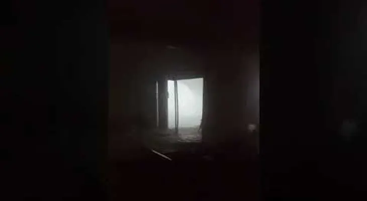Graba el momento en que Irma lanza una ola gigante sobre su casa