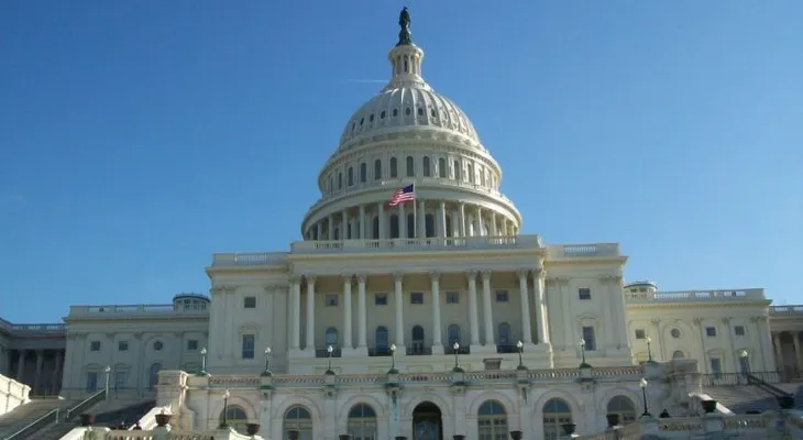 Condenan líderes demócratas en Senado EEUU declaren guerra contra comunidad dominicana