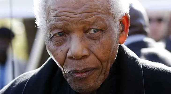 Mandela sigue en estado grave pero estable por una recaída de una infección pulmonar