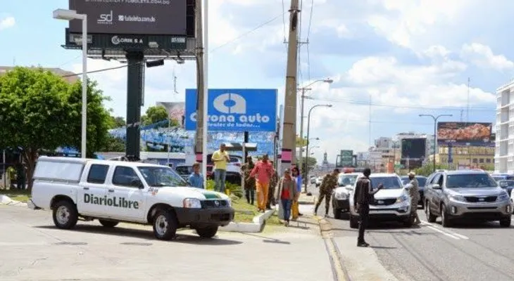 Turba armada secuestra tres vehículos propiedad de Diario Libre