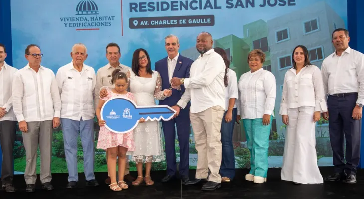 Abinader entrega 700 apartamentos en Santo Domingo Norte