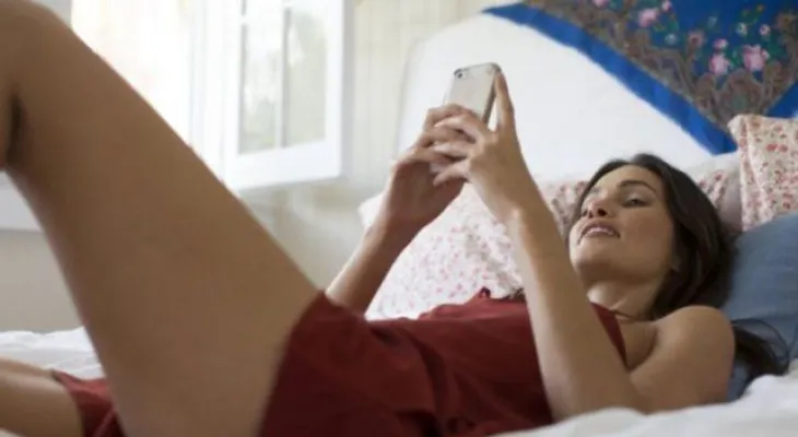 Las mujeres que hacen esto en medio de la noche rinden menos (también en el sexo)