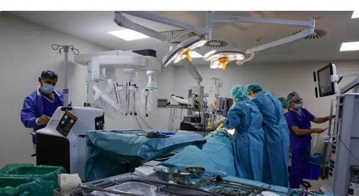 Cirugía robótica extrae tumor sin intubación