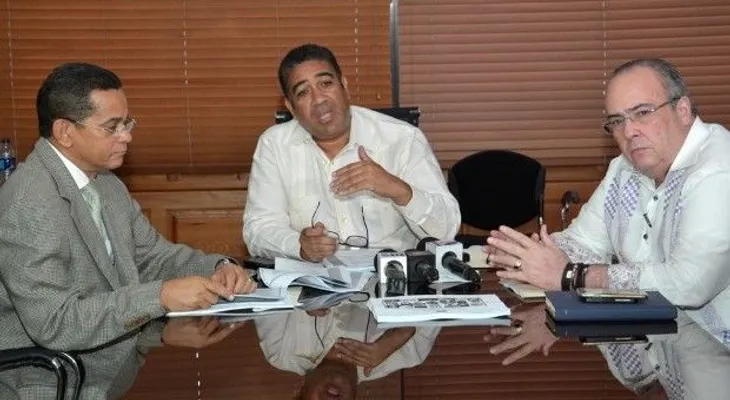 Comisión del Senado en sesión permanente para estudiar Ley de Partidos y JCE