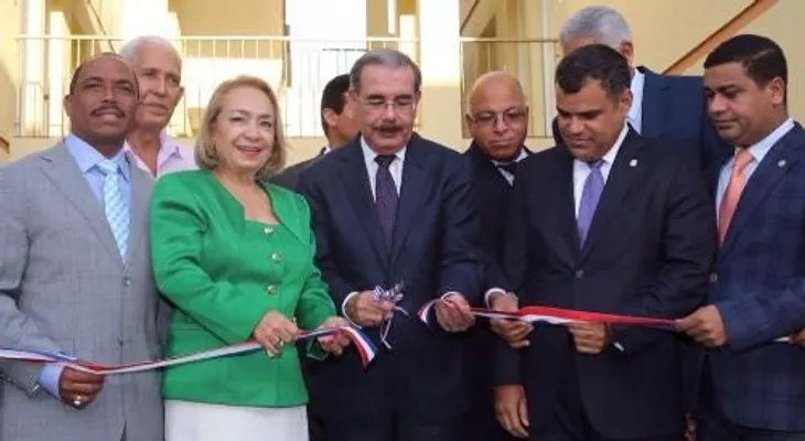 Danilo Medina entrega dos proyectos habitacionales en San Cristóbal