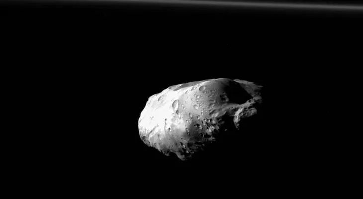 Prometeo, la luna de Saturno, como nunca la habían visto