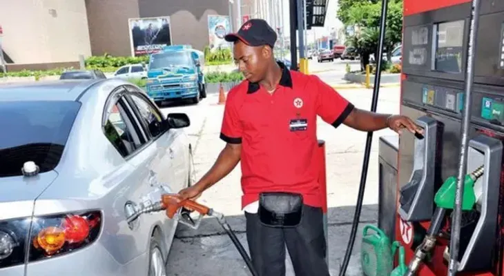 Precios de las gasolinas regular y Premium subirán cuatro pesos