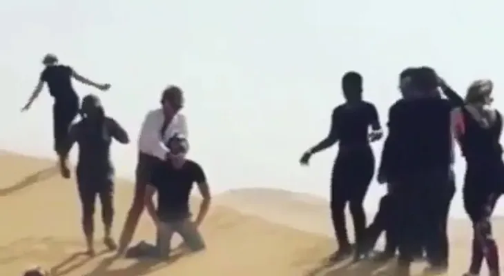 Rod Stewart se humilla y pide disculpas públicas por desagradable video
