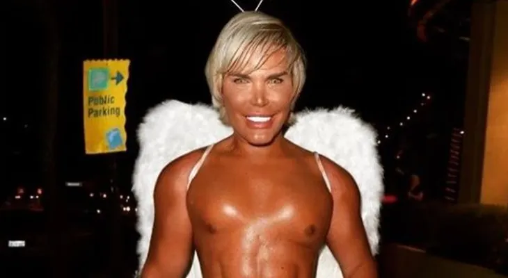 El Ken humano genera revuelo en las redes tras lucir sus nuevos abdominales