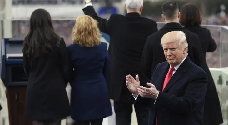 Donald Trump firma ley para confirmar a su secretario de Defensa
