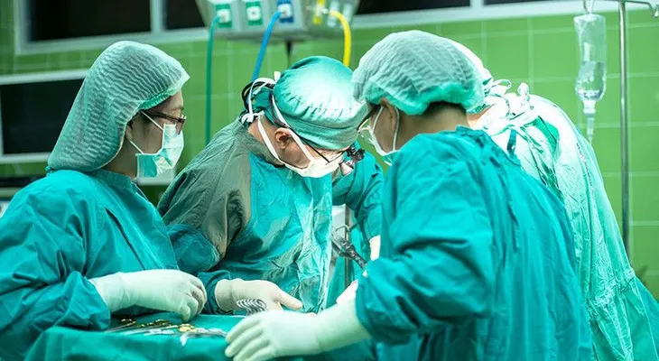  Operación primer trasplante cabeza humana duró 18 horas y fue un éxito 