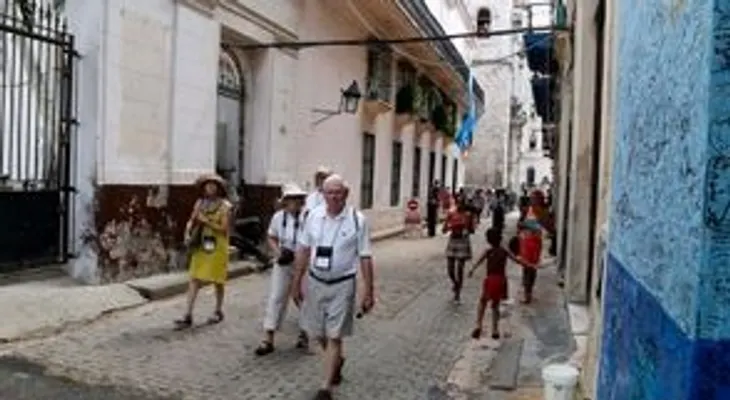 Visitantes de EE.UU. a Cuba crecieron un 74 % en 2016, según datos oficiales