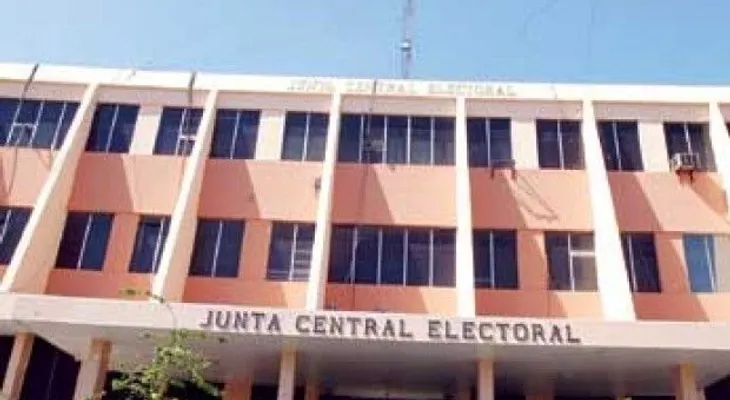 14 empresas entregan a JCE propuestas para campaña publicitaria 