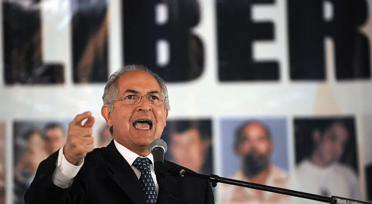 El alcalde Antonio Ledezma regresa a arresto domiciliario, reporta su esposa en Twitter