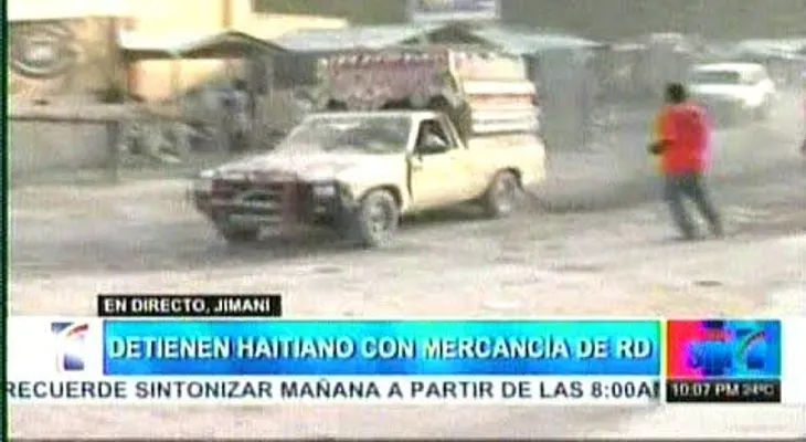Haitiano en camioneta rompe puerta de la Frontera en Jimaní