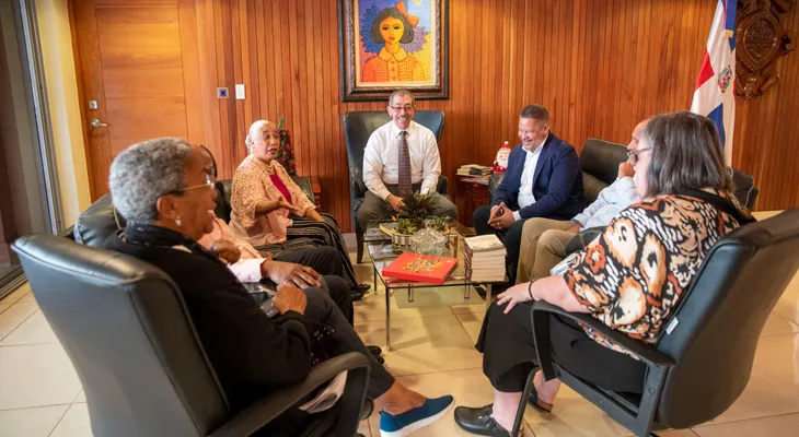 Rector de la UASD recibe a escritora Isabel Rauber previo a presentación de su libro "Geopolítica del poder"