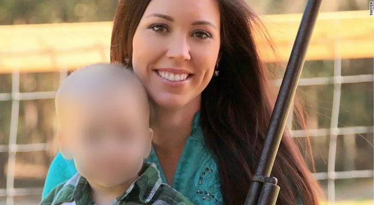 Activista de las armas que recibió un disparo de su hijo de 4 años enfrenta cargos criminales