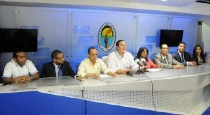 Jóvenes y mujeres del PRD reclaman Congreso no engavete a Miranda