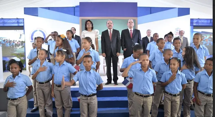 Danilo Medina inaugura en La Romana el año escolar 2015-2016 