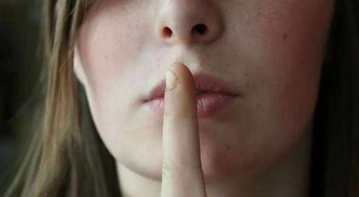 Toma nota: 10 cosas que las personas inteligentes nunca dicen en público