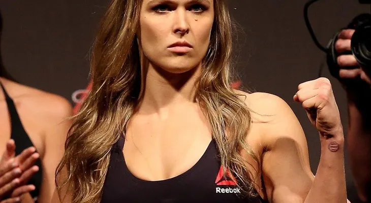 Ronda Rousey reimaginada como superhéroe en 'fan art'