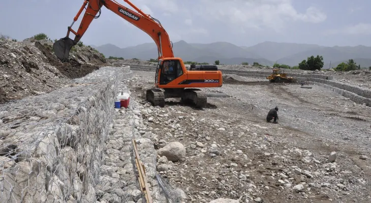Director INDRHI resalta avance trabajos  obras control de inundaciones Yaque del Sur