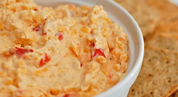 Inventa algo nuevo con mayonesa de queso y pimentón