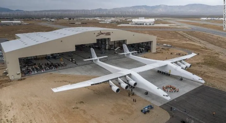 El avión más grande del mundo sale por primera vez del hangar y es impresionante