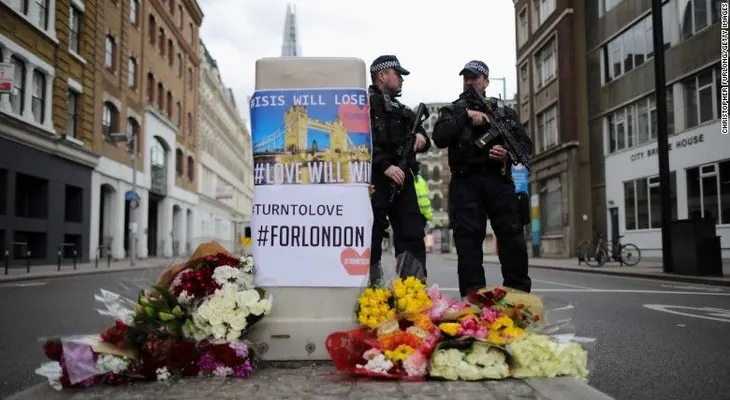 Londres: sin información de los atacantes mientras continúan las redadas