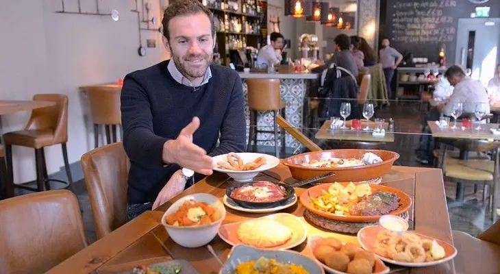 Si Ibra y Rooney fueran platillos españoles, ¿qué serían? Esto opina Juan Mata