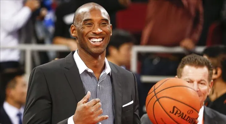 Los Lakers anuncian la renovación de Kobe Bryant por dos temporadas más