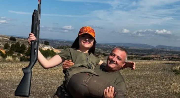 Joven cazadora cumple en Marruecos un sueño junto a su padre