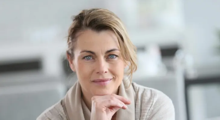 En algunas mujeres, la menopausia puede desencadenar una variedad de síntomas