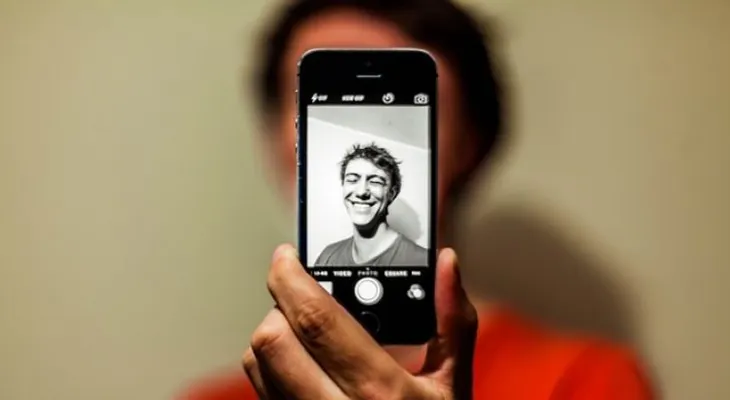 5 trucos para tomar las mejores selfies y sorprender a todos en redes sociales