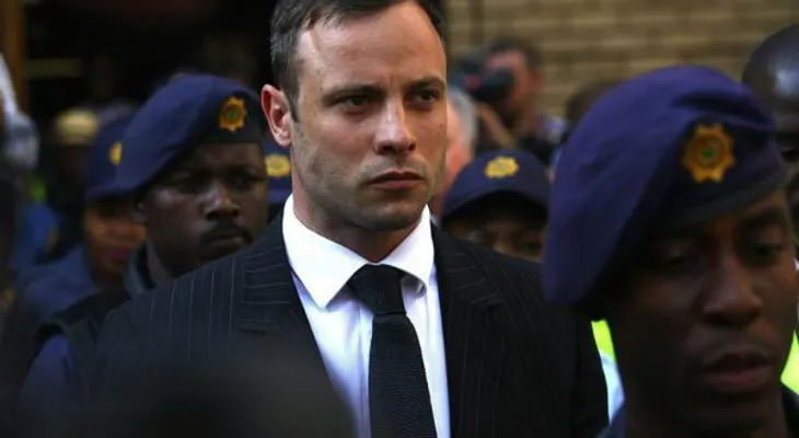 Fiscal: Pistorius ofreció 34 mil dólares a familia de su novia 