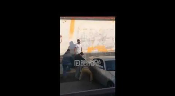 'México no es país para samaritanos': Sacan coche de la cuneta y les agradecen a balazos (Video)