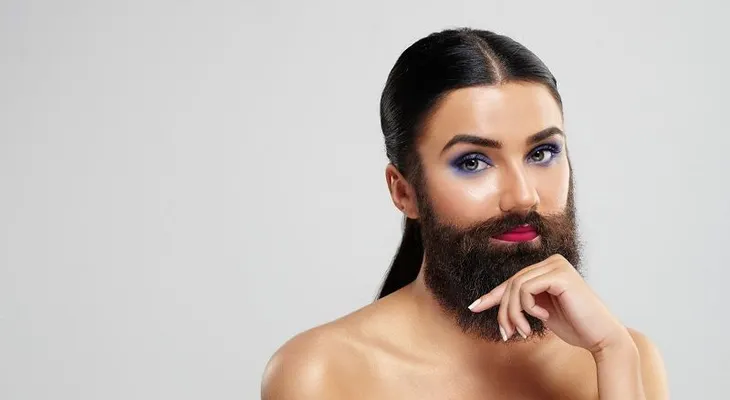 Cómo eliminar los vellos sobre los labios; conoce la depilación de azúcar