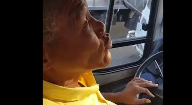 Un chofer de la OMSA se enfrenta con una pasajera