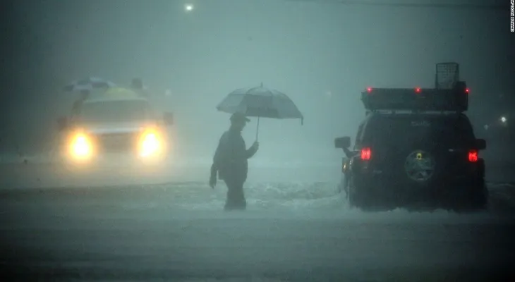 A pesar de las alertas de inundación por Harvey, ¿por qué no evacuaron Houston?