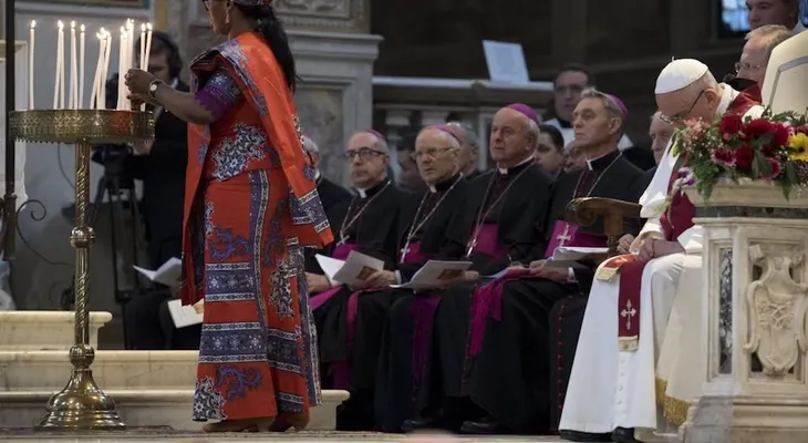 Critican al papa por decir que centros de refugiados son como "campos de concentración"
