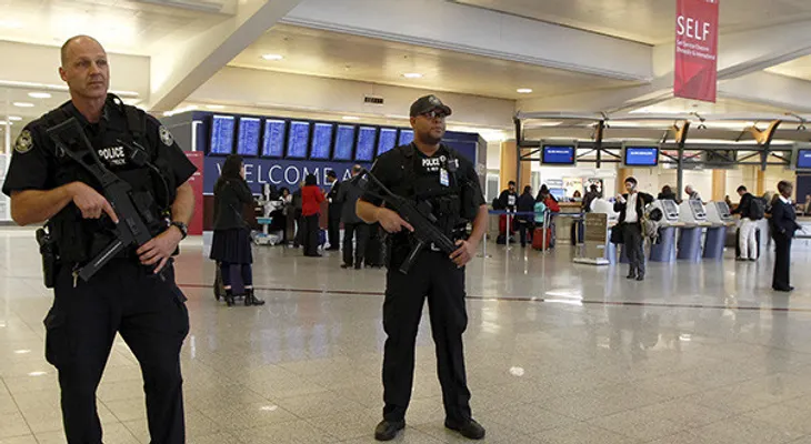 Evacauan aeropuerto de Atlanta por tiroteo y paquete sospechoso