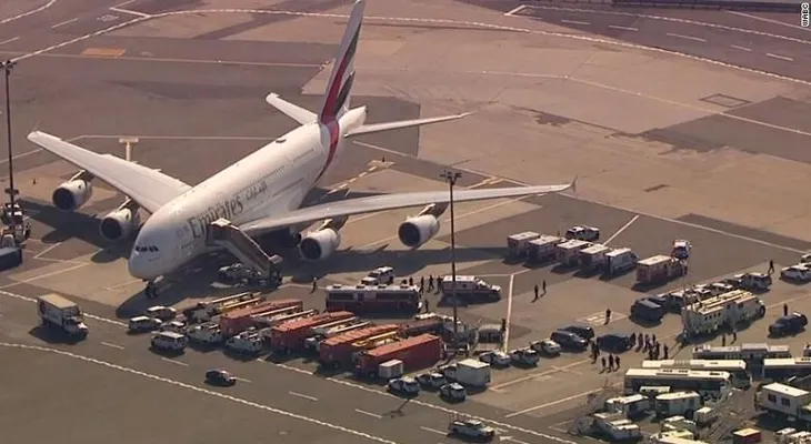 Al menos 100 pasajeros de un vuelo que aterrizó en NY dijeron que se sentían enfermos