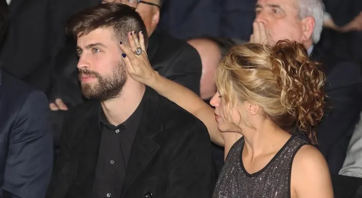  Shakira y Gerard Piqué en inminente separación, según medios españoles, por cantante insistir en gira promocional