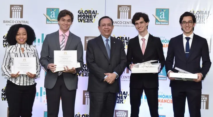 El Banco Central entrega los premios competencia académica "Economistas del Futuro"