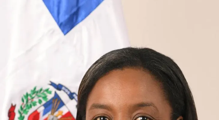 Diputada Millys Martínez es esposada por la Policía en Elías Piña; pide que la suelten