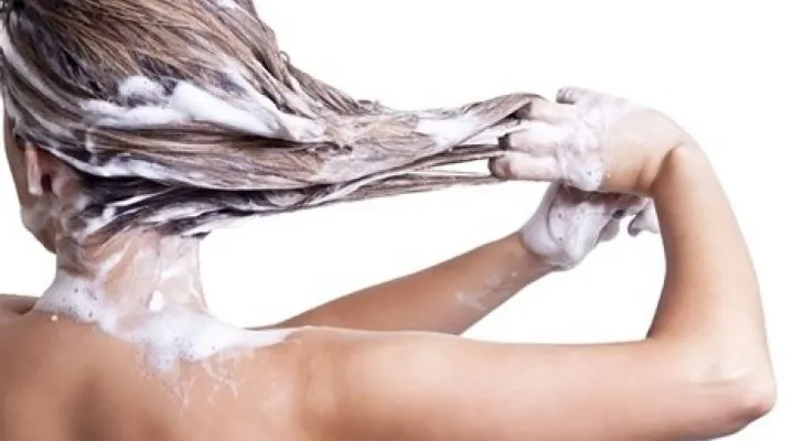 10 malos hábitos para la salud de tu cuero cabelludo