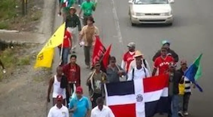 Video: Peregrinación por Loma Miranda llegó hasta el Palacio Nacional