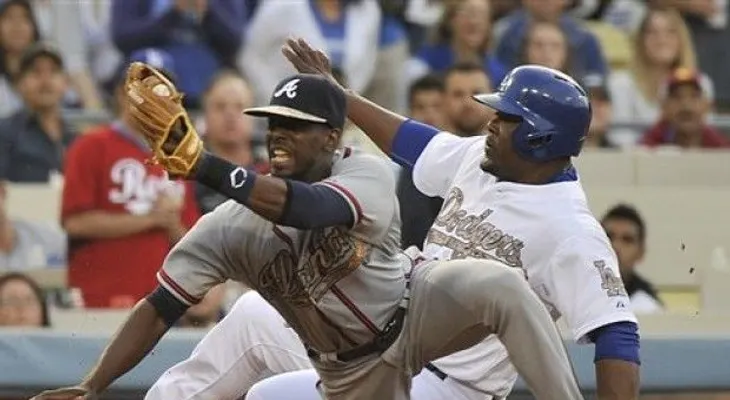 Dodgers envían a dominicano Juan Uribe a Bravos 